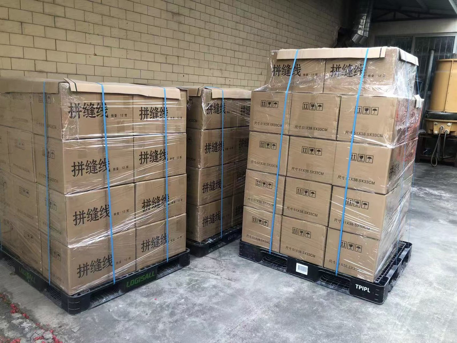 准备物流发货的整托拼缝线纸箱